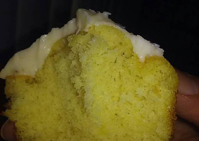 Resep Fluffy vanilla cupcakes Resep Fluffy vanilla cupcakes