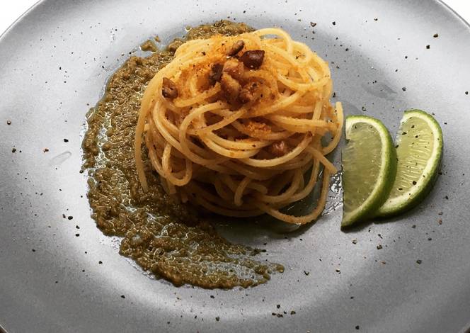 Resep Spaghettini with grey mullet bottarga, lime and walnuts on truffle pesto