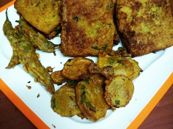 #kababs and Fritters (Bread pakoda)