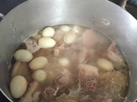 Vietnamese Braised Caramelized Pork with Duck Eggs