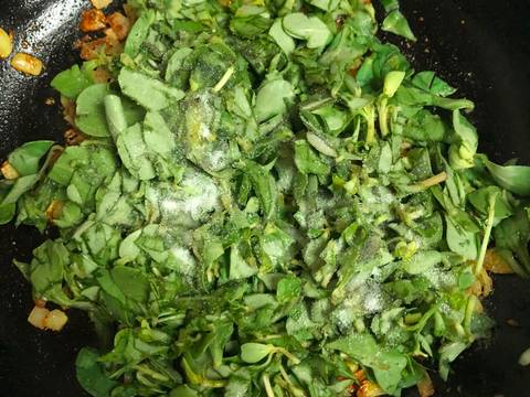 Paneer Kulfa Saag Stir Fry recipe step 5 photo