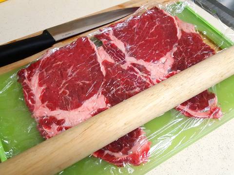 Steak and Cactus Pasta Recipe by LaTrā Guerra - Cookpad