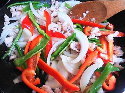 Healthy Phad Ga Prao with Chicken Breast Recipe by cookpad.japan - Cookpad