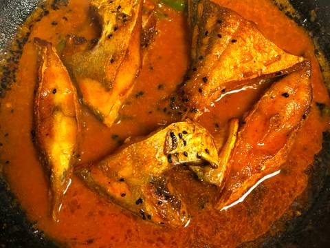 Pomfret Macher Jhal (Bengali Fish Curry) recipe step 5 photo