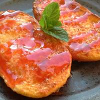 Torrijas caramelizadas al horno con compota de fresas al moscatel (¡¡¡sin nada de aceite!!!)