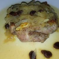Solomillo de cerdo encebollado