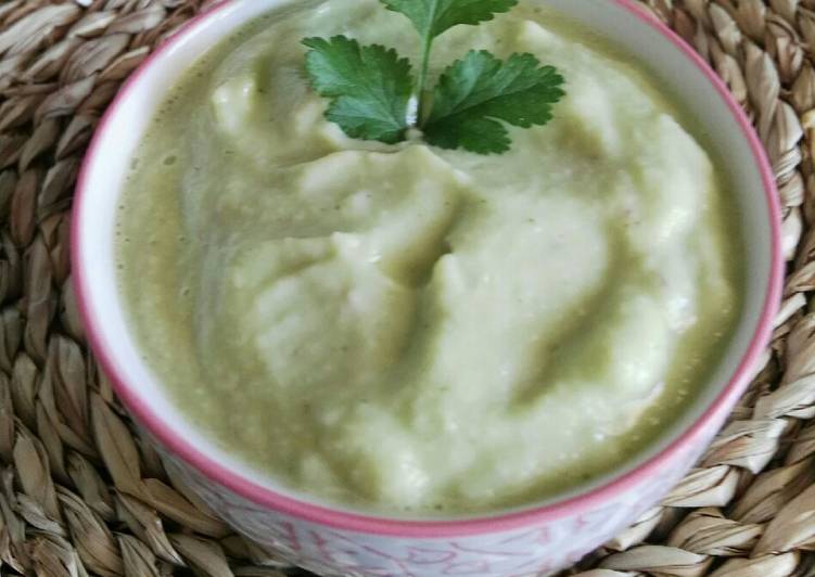
    Gazpacho de aguacate
  