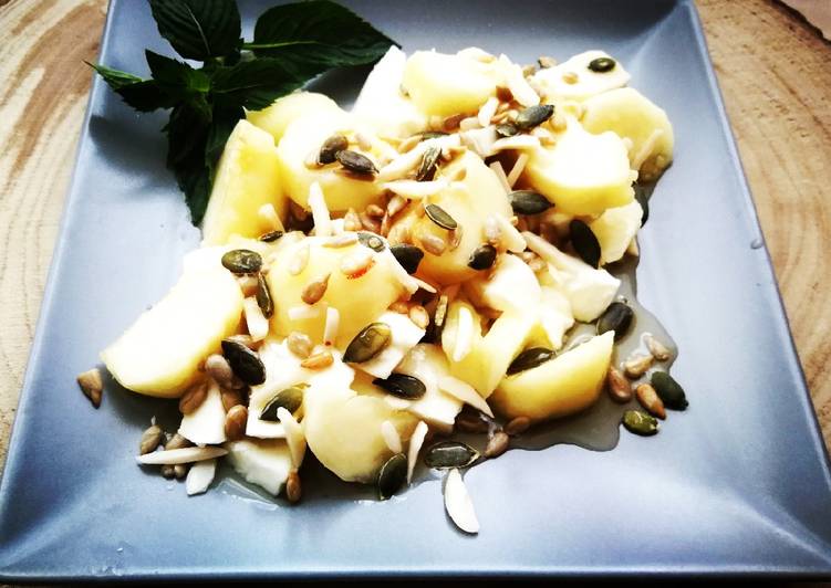 Foto principal de Desayuno saludable con mozzarella y mezcla de semillas