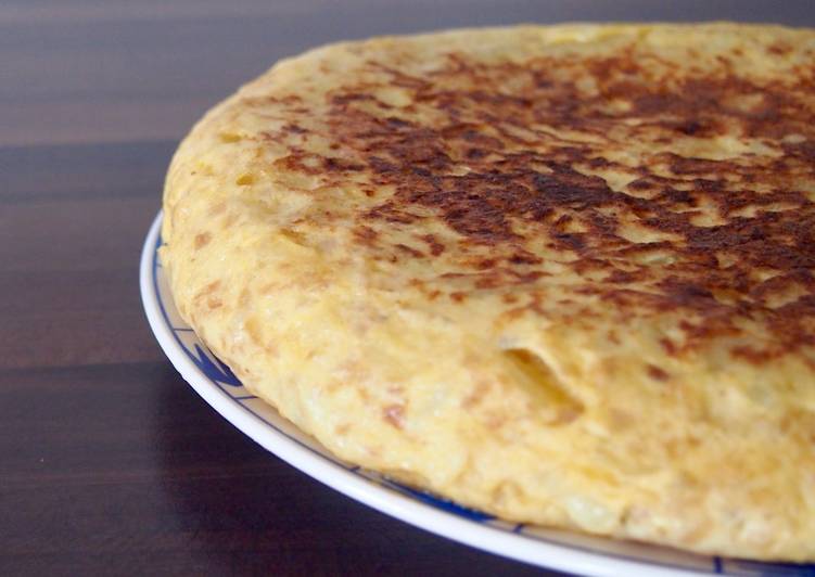 Tortilla de patata con cebolla caramelizada Receta de RecetasPorUnTubo - Cookpad