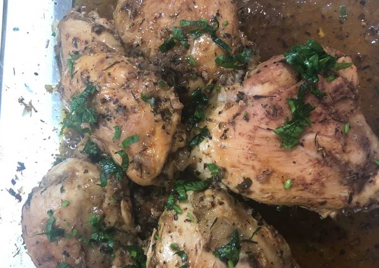 
    Pollo a las finas hierbas
  