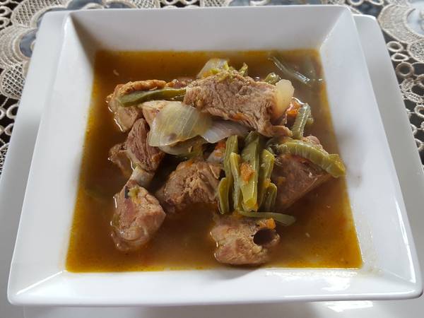 Costillitas de cerdo con nopales