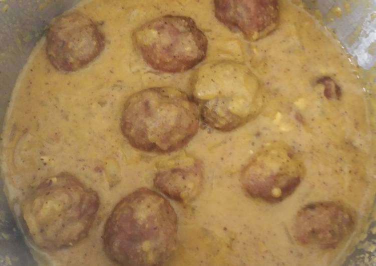 Albóndigas en salsa de almendras