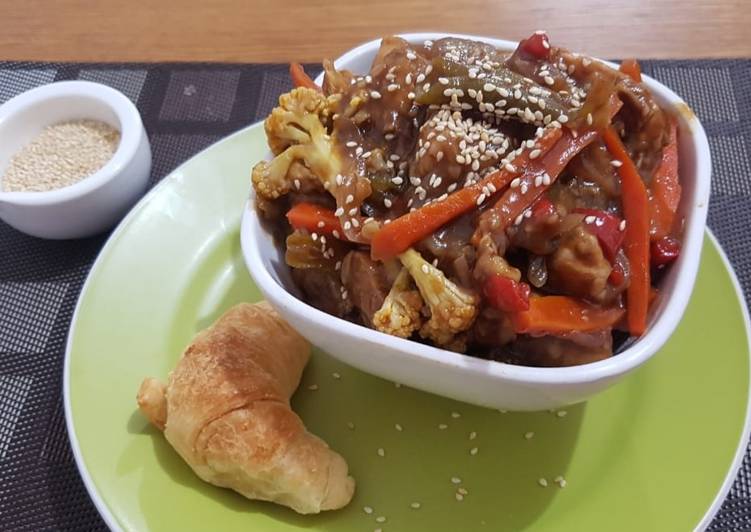 
    Pollo con vegetales agridulces 🥙
  