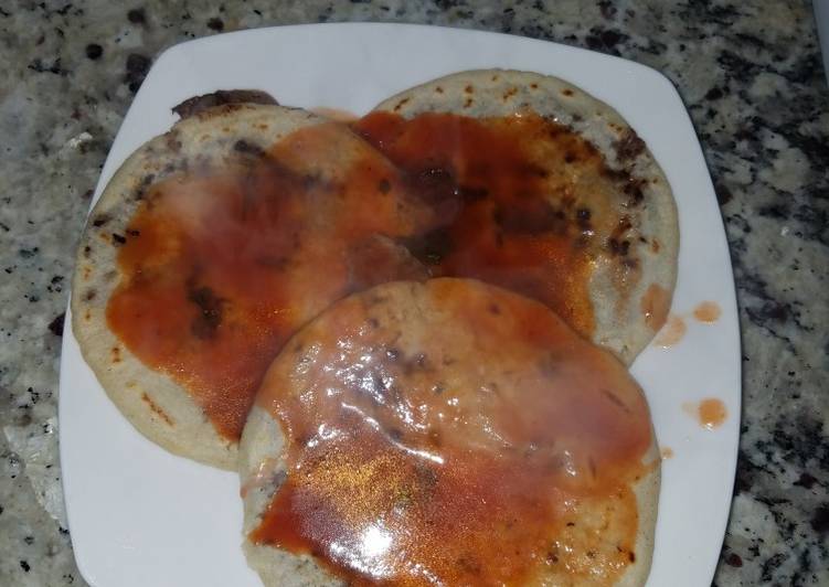 Foto principal de Pupusas revueltas de frijol y loroco con queso