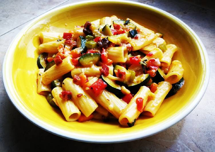 Foto principal de Macarrones con calabacin y chorizo