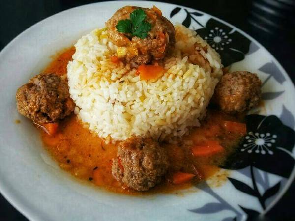 Albóndigas de carne en salsa
