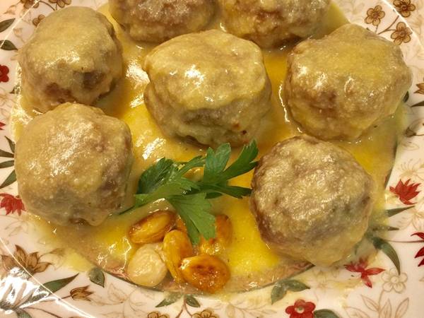 Albóndigas en salsa de almendras