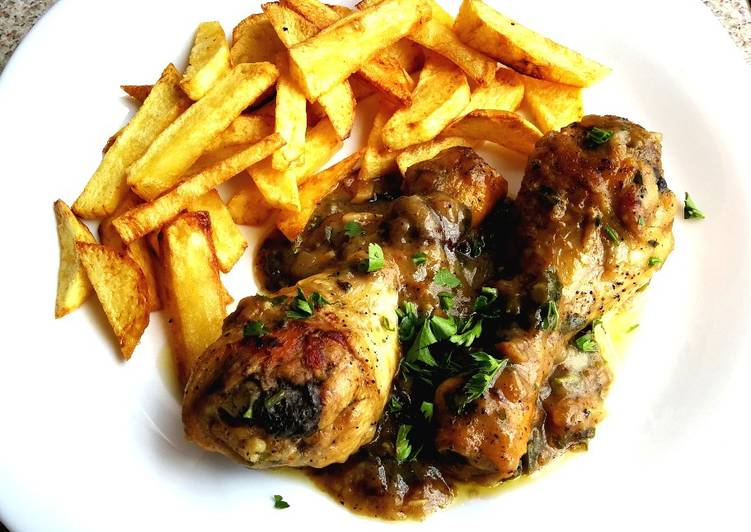 Foto principal de Jamoncitos de pollo en salsa con patata frita