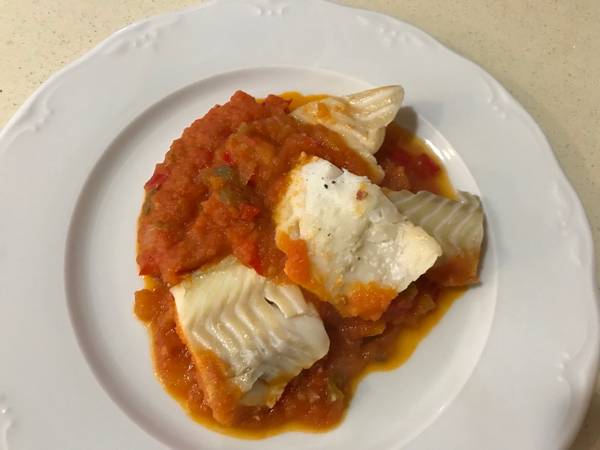 Bacalao al horno con tomate casero