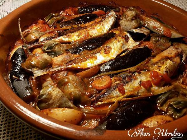 Cazuela de jureles al horno con alcachofas y berenjenas