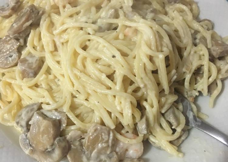 espaguetis con gambas y champinones espaguetis con gambas y champinones