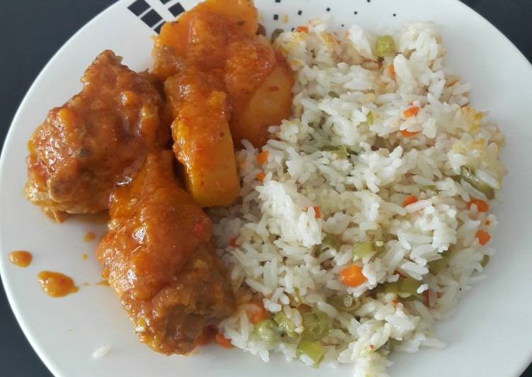 
    Pollo Guisado con papas
  