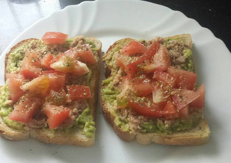 Tostada De Aguacate Con Atún Receta De Luis Bc Cookpad 0889