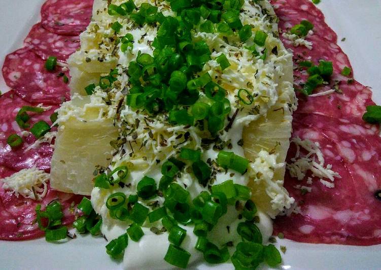 YUCA Hervida, suero costeño, queso y cebollino...!