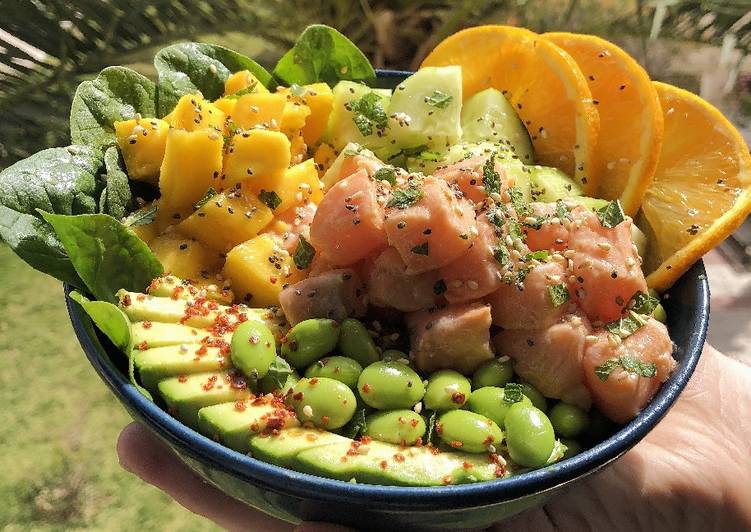 
  Poke Cítrico de Salmón y Aguacate
