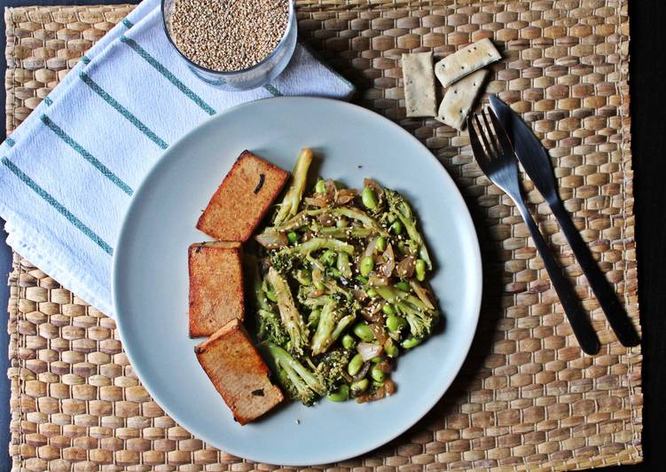 
  Tofu marinado con miso y verduras
