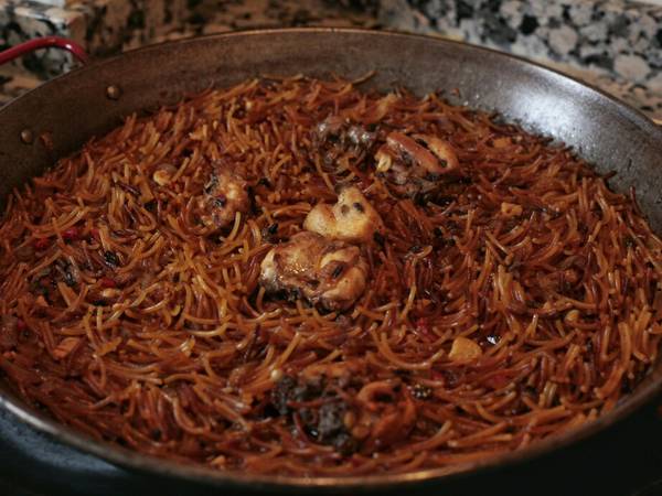 Fideuá fácil de pollo y pimientos