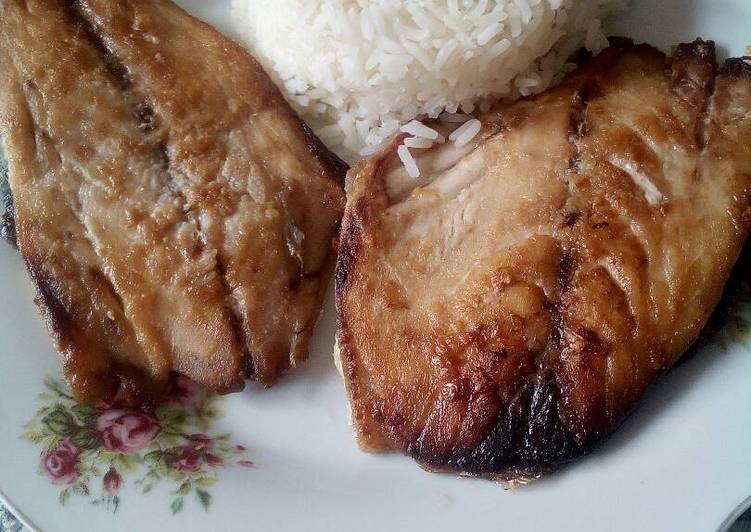 Pescado frito con arroz fácil para preparar y económico Receta de ...