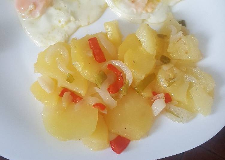 Patatas a lo pobre con huevo