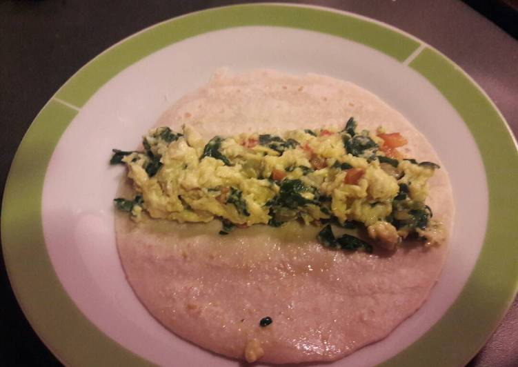 Tortillas de harina rellenas de huevo con espinaca Receta de Cinthya
