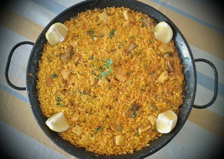 Paella de pollo y alcachofas terminada al horno Receta de josevillalta