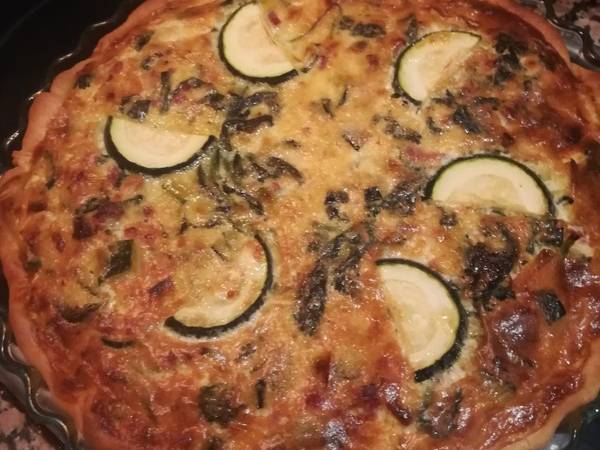 Quiche de calabacín, puerros y jamón