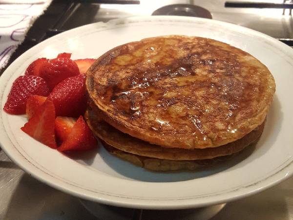 Tortitas de avena, plátano y leche de almendras