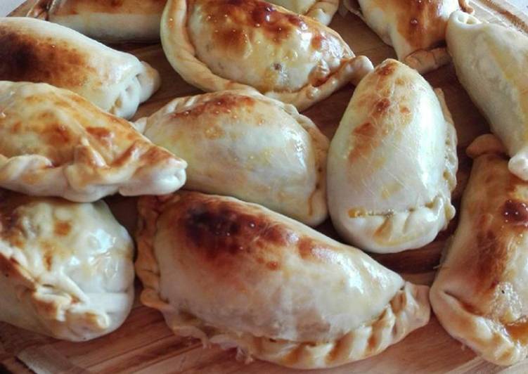 Empanadas De Carne Cortada A Cuchillo Salteñas