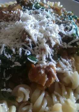 Fusilli en salsa de pepitonas y espinacas