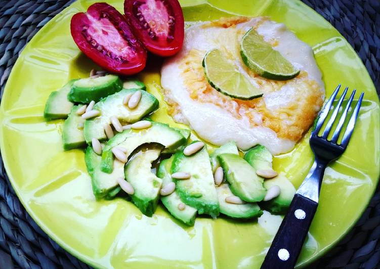 Foto principal de Provolone con aguacate y piÃ±ones