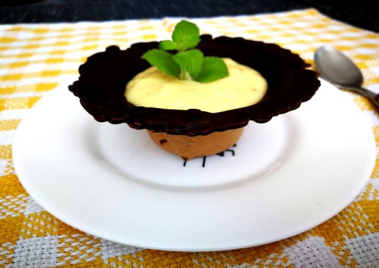 Foto principal de Tulipanes de chocolate con natilla