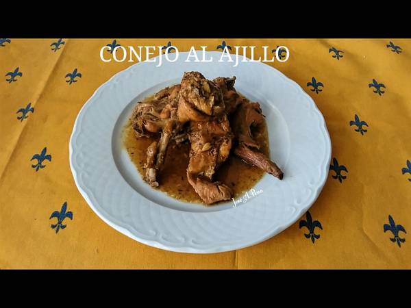 Conejo al ajillo