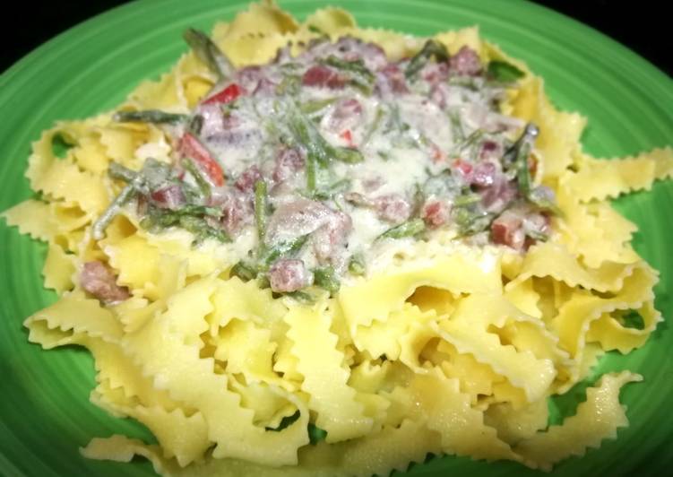 Foto principal de Pasta italiana con espárragos silvestre y jamón currado