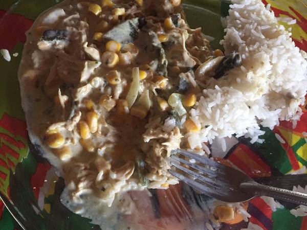 Pollo con rajas y crema