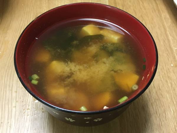 Sopa de miso con tofu y wakame