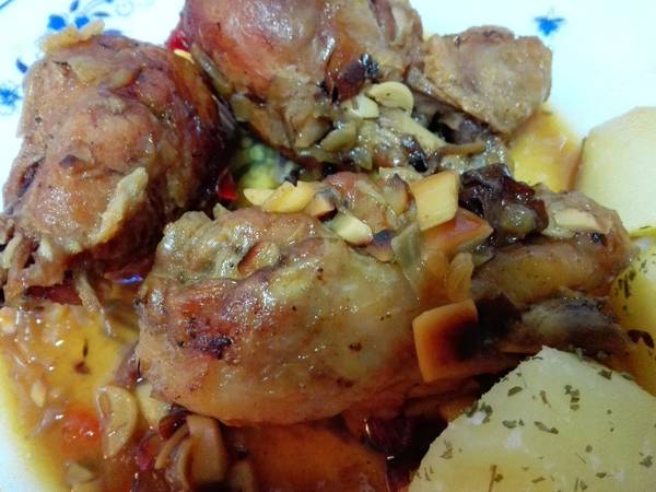 Muslitos de pollo con almendras y pasas