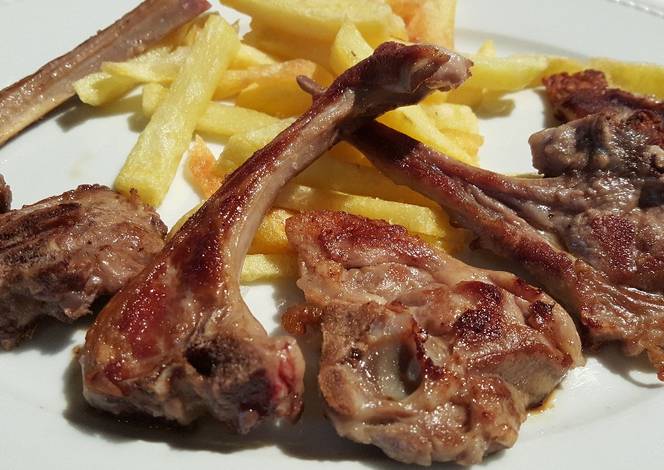 Chuletas Fritas De Cordero Con Patatas Fritas Receta De Milandebrera ...