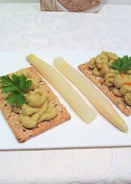 Paté de alubias con cúrcuma fresca y aceitunas verdes-vegano