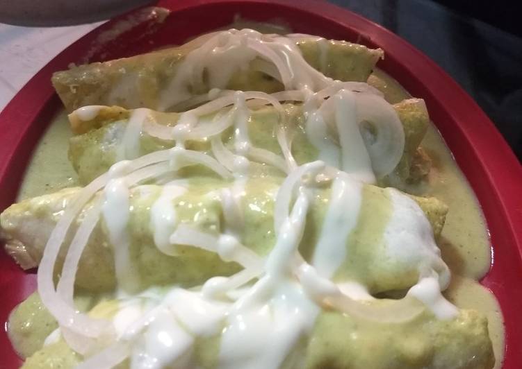 Enchiladas Suizas Verdes Receta de Cynthia Serena Cookpad