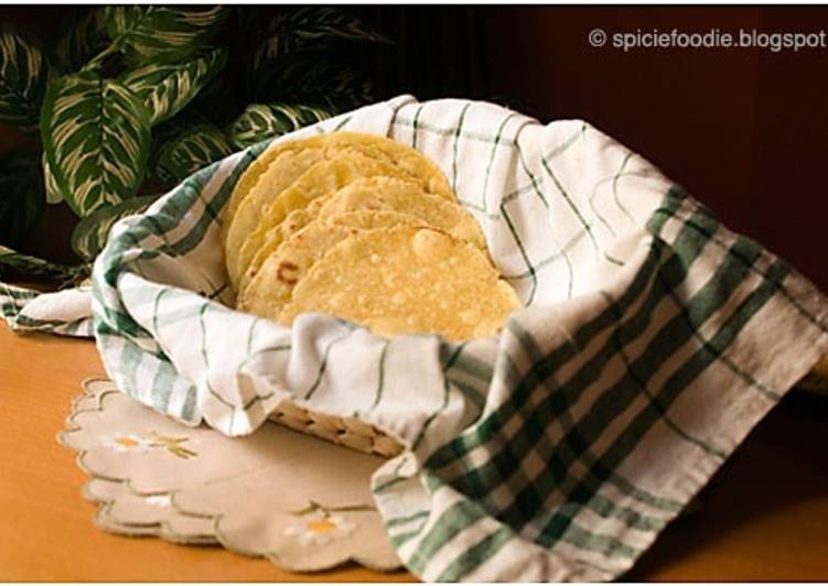 Tortillas de maíz hechas con harina de maíz amarilla Receta de